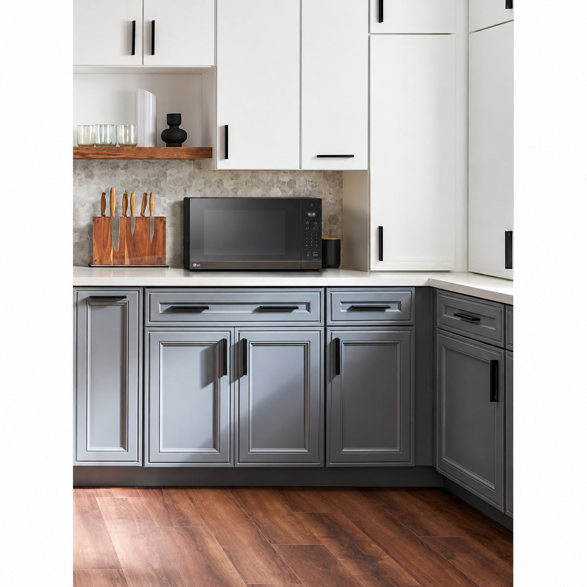 LG NeoChef 2 0 cu ft 1200 Watt Countertop Microwave in Black Stainless Steel with Smart Inverter MSER2090D