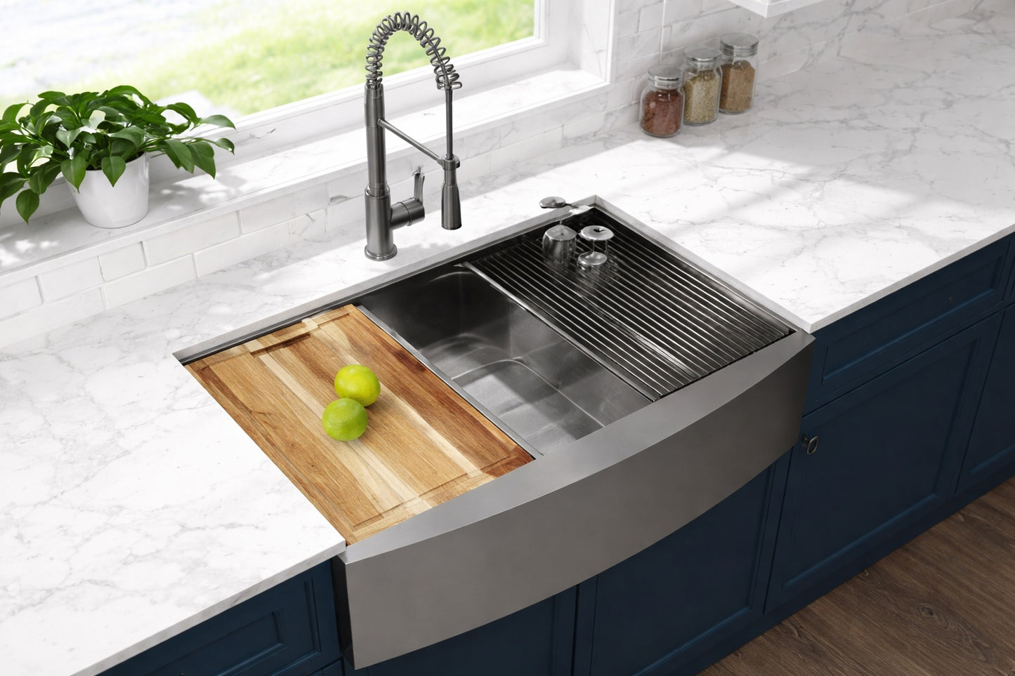 Glacier Bay 33 in Farmhouse Apron Front Single Bowl 18 Gauge Gunmetal Black Stainless Steel Workstation Kitchen Sink