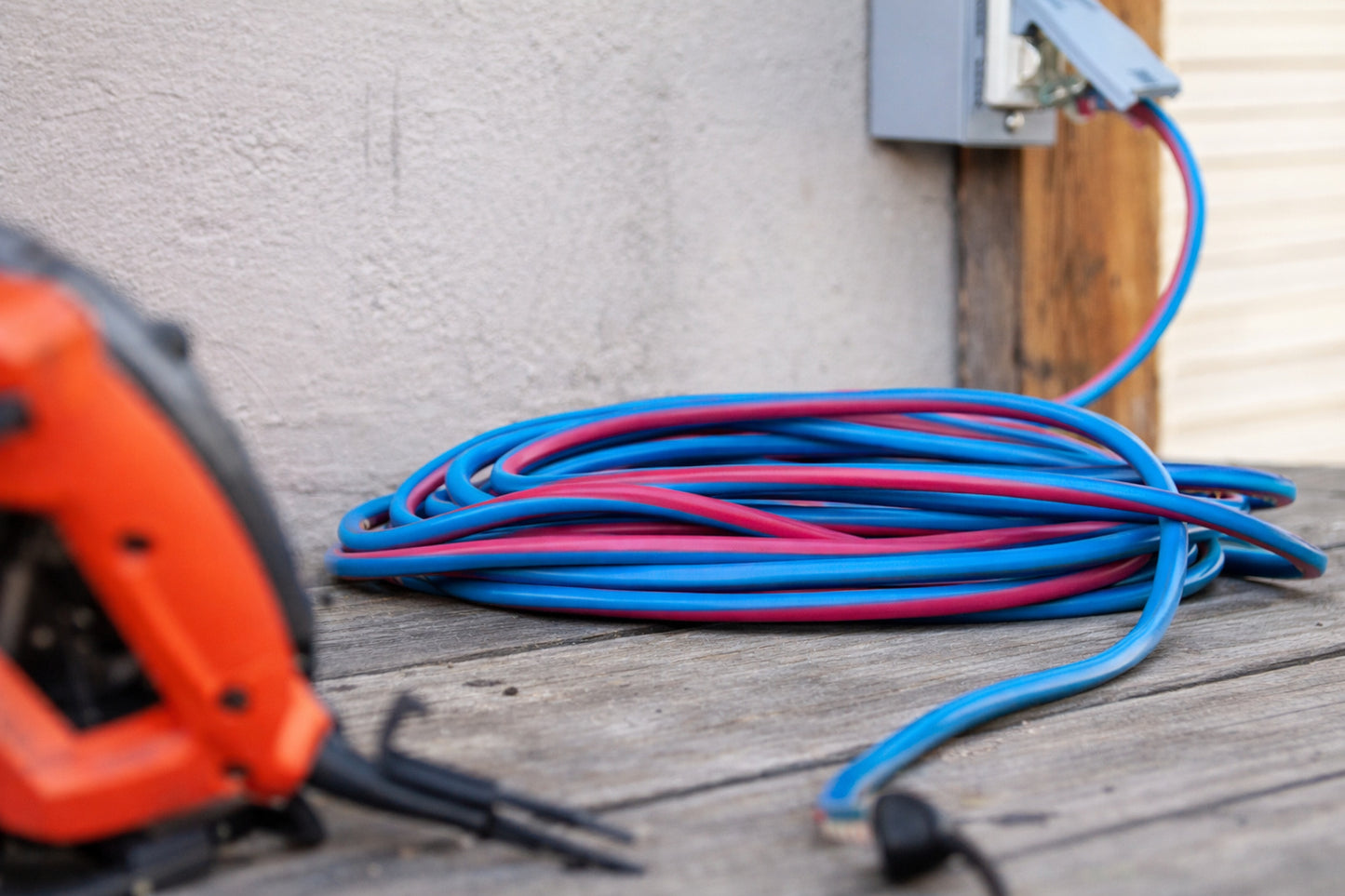 US Wire and Cable Extreme 100 ft 10 3 All Weather Extension Cord with Light Plug