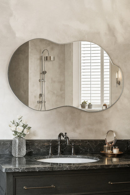 Hochwertiges 36 in W x 20 in H Irregular Silver Aluminum Alloy Framed Wall Mirror Asymmetrical Wall Mirror