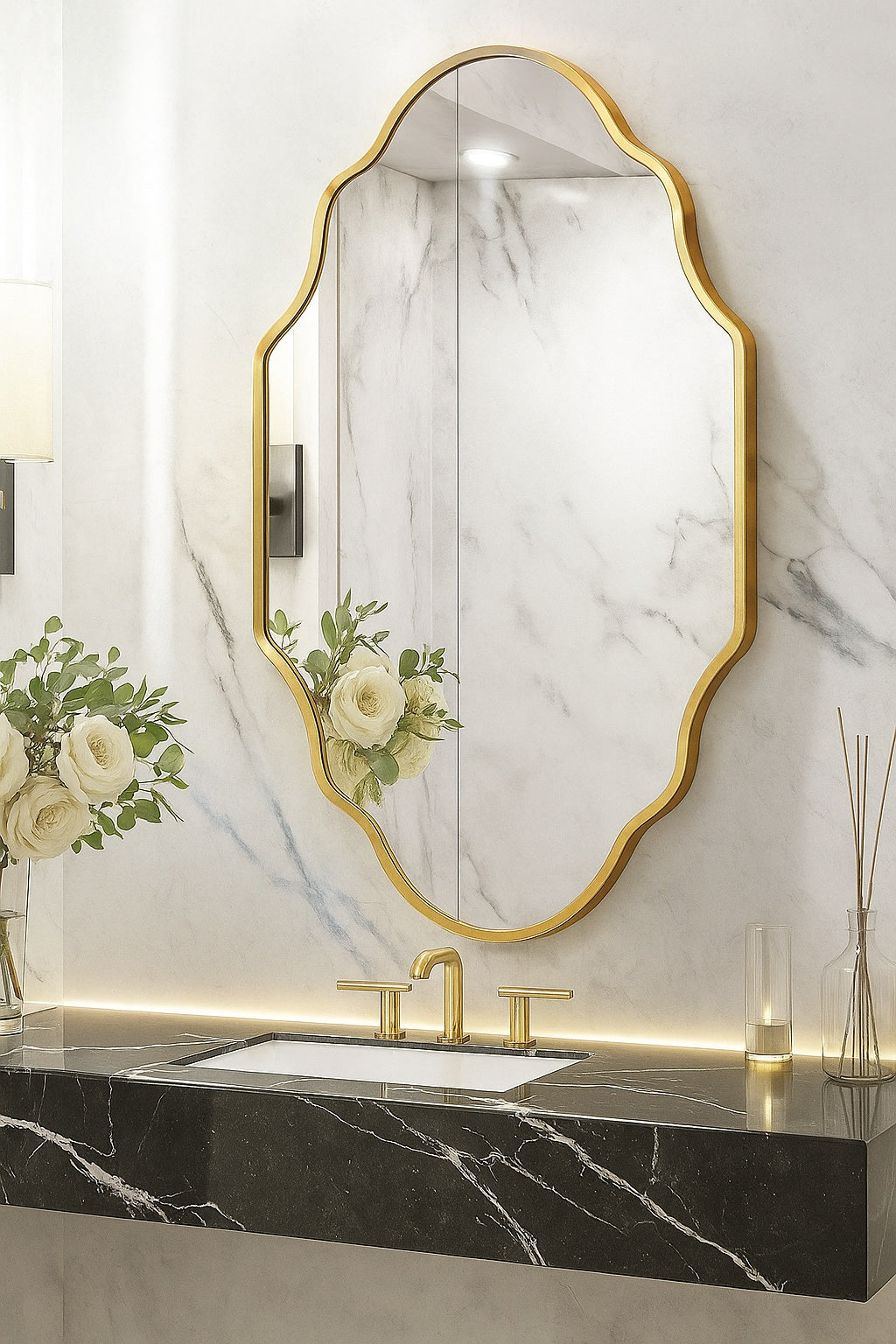 Hochwertiges 24 in W x 36 in H Scalloped Gold Aluminum Alloy Framed Wall Mirror Irregular Decorative Wall Mirror